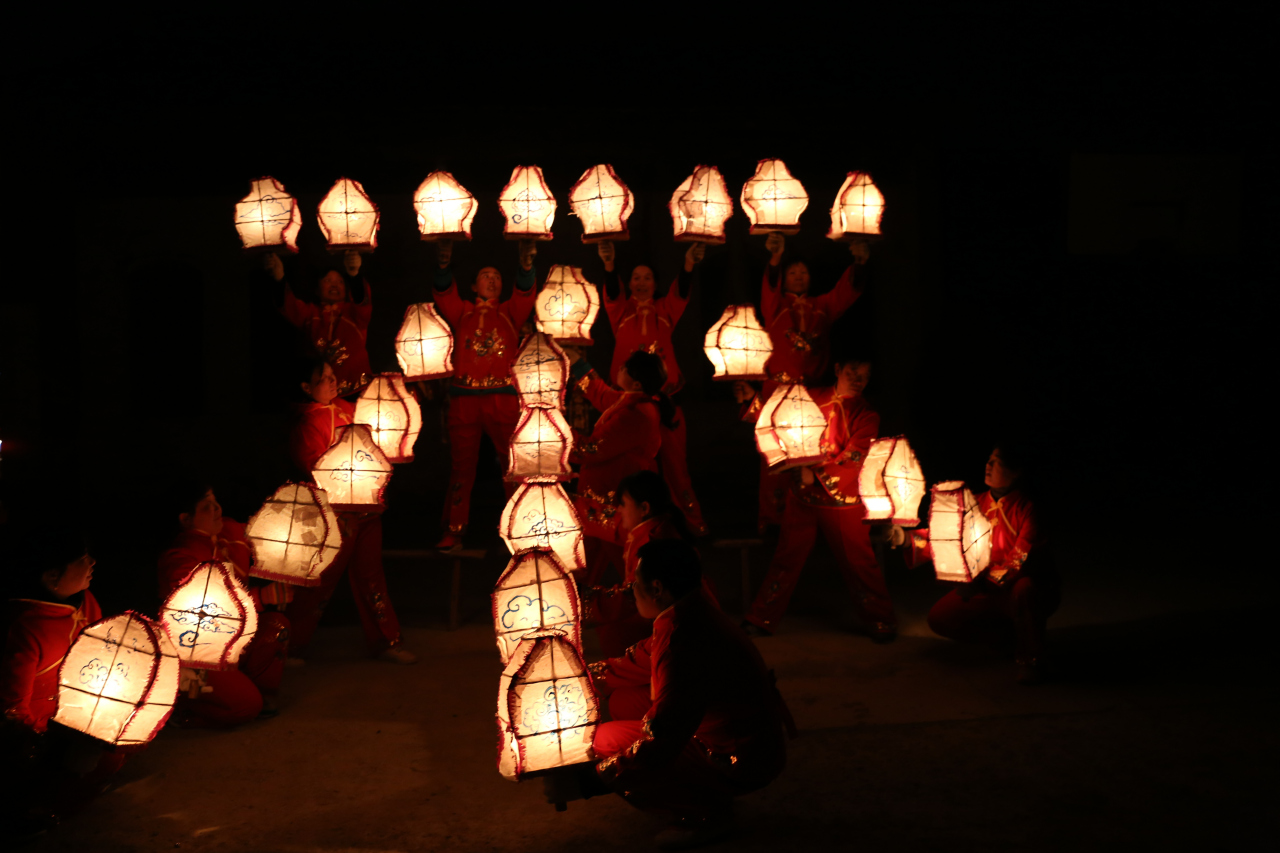 瑶峰镇车寺云灯展