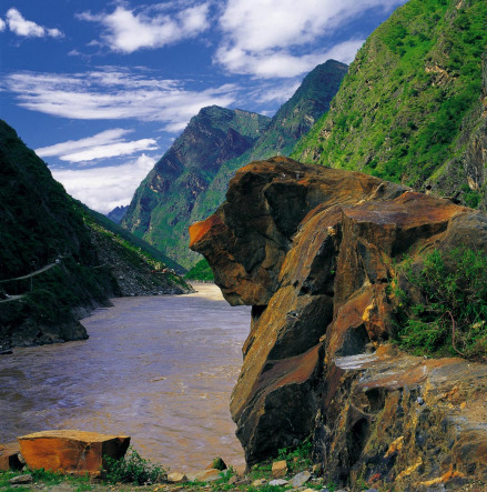 雅砻江大峡谷