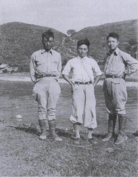 1939年，李连捷、侯学煜（中）、熊毅（右）在贵州考察