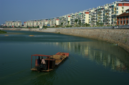 临澧县城滨河路