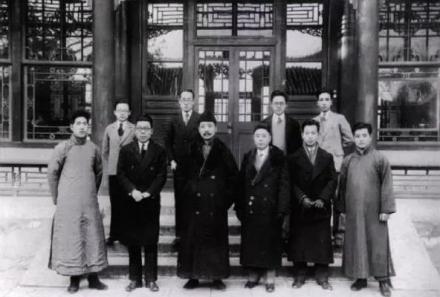 1931年，吴学蔺（前右1）与北平研究院物理研究所同仁合影