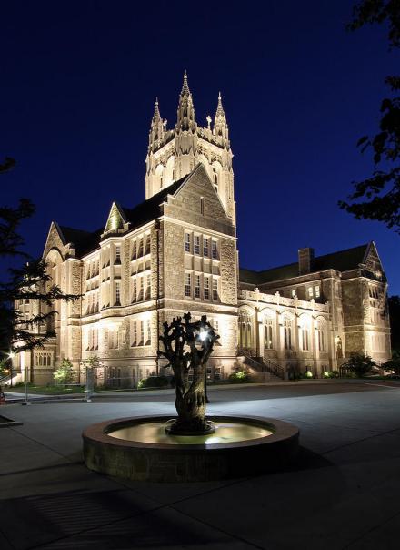 BC 夜晚 - GASSON HALL