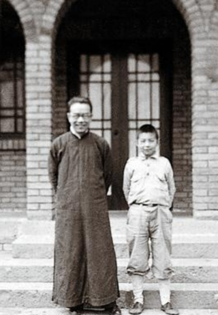 1938年，傅鹰（左）与张存浩在重庆