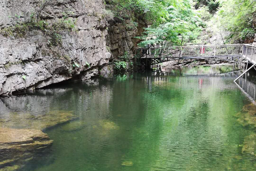 鱼子山石河