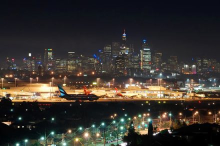 悉尼金斯福德·史密斯国际机场夜景