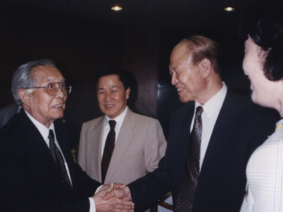 1997年马洪参加日本东亚经济关系国际研讨会