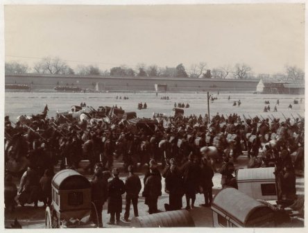 1902-1-8，永定门内。天坛与先农坛之间大街和开阔地，引