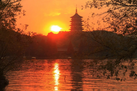 雷峰夕照