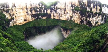 天坑地缝景区