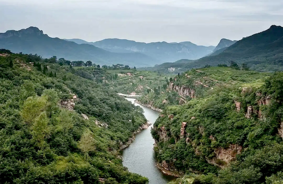 汜水河上源浮戏山河道