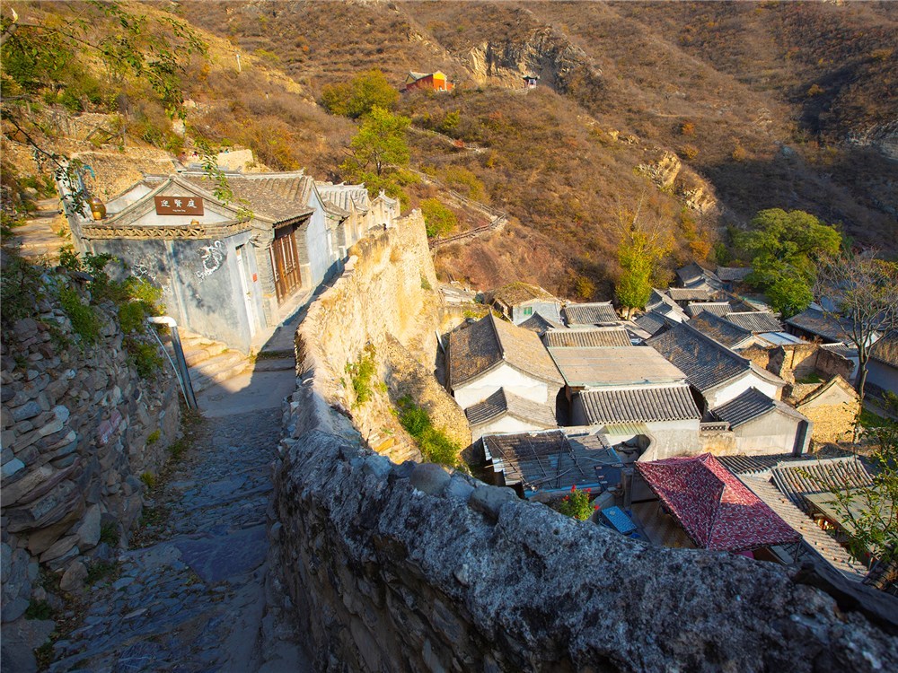 爨底下村村中石板路