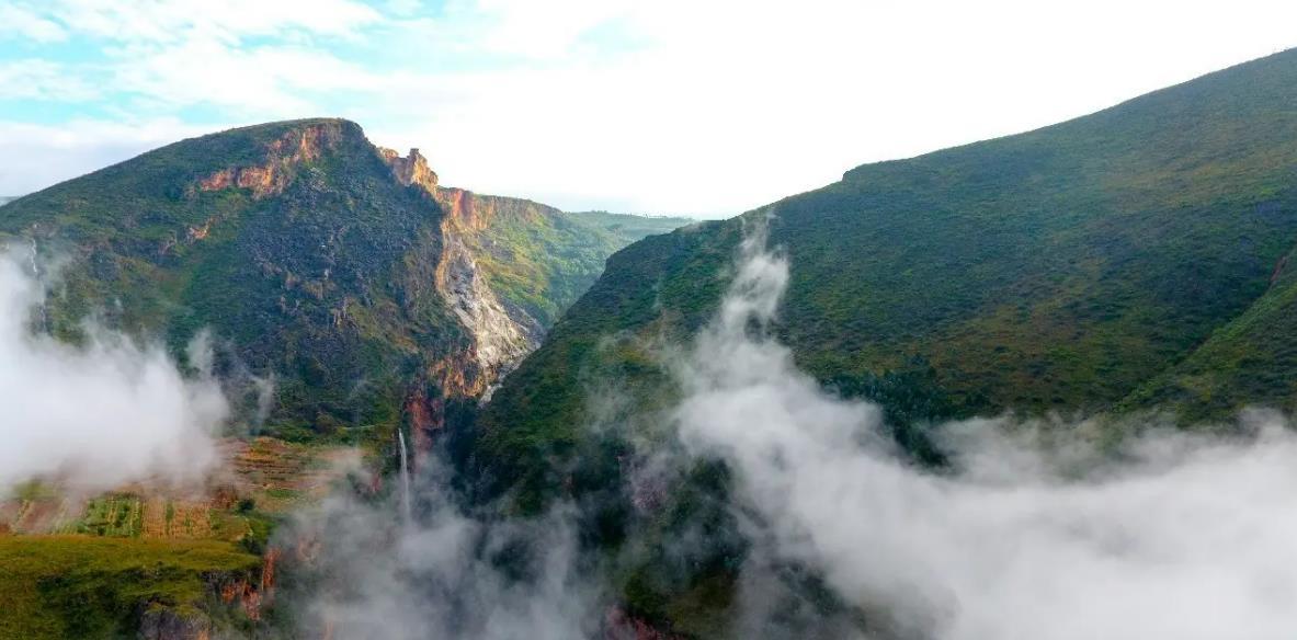 红石岩古地震遗址