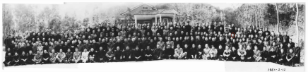 1960年2月，出席军委扩大会议领导合影，红圈处为张梓桢