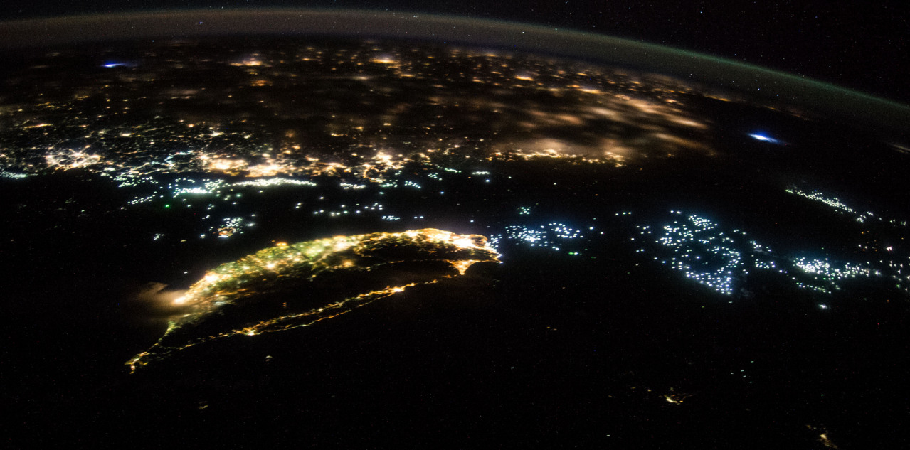 从国际空间站拍摄的台湾省和祖国大陆东南沿海夜景 