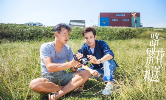 《一路繁花相送》中李铭顺（左）与钟汉良对戏