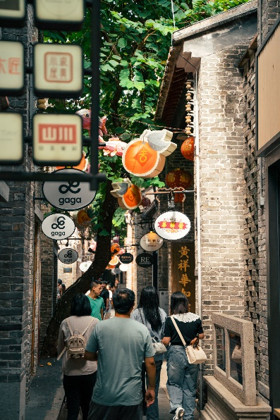 改造后的东华里片区街道（岭南天地） 