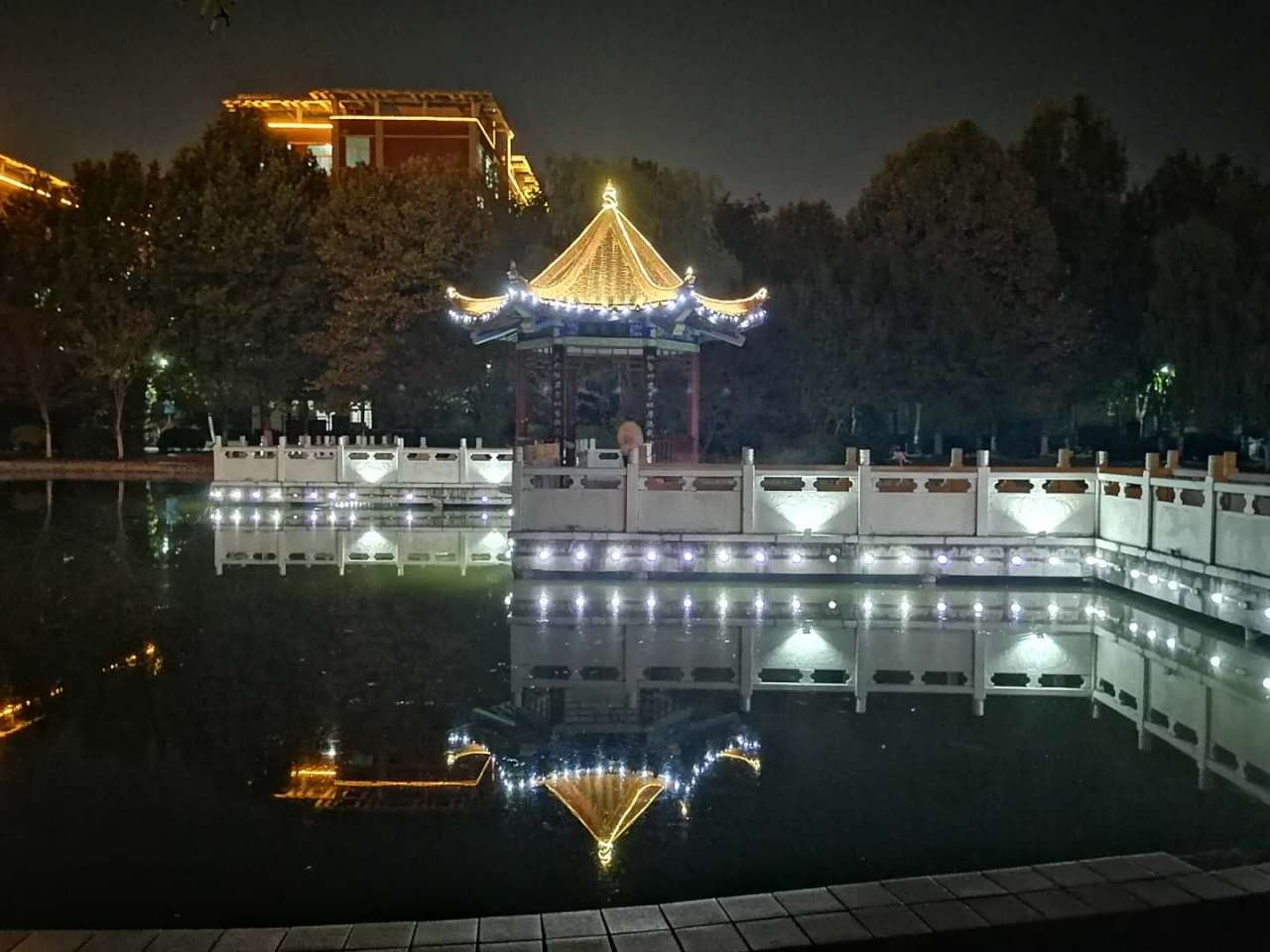 元宝湖夜景