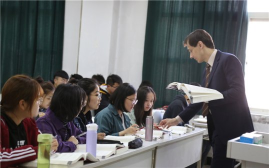 西安明德理工学院