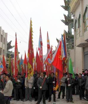 图2 扯绳程序之一“祭龙头” 