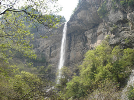 青峰飞瀑