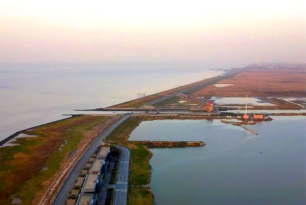 滴水湖出海河道