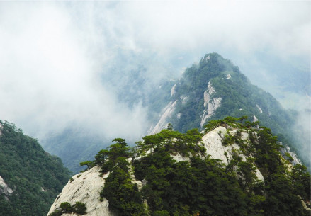 薄刀峰景区