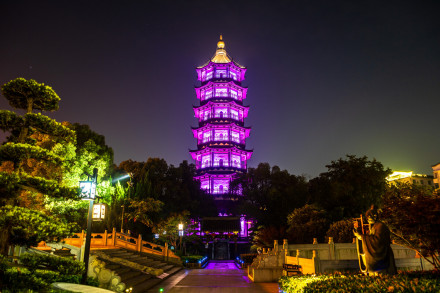 绳金塔夜景